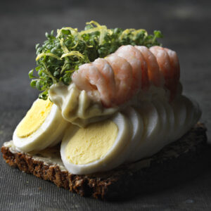 Smørrebrød take away København. Æg og rejer opskrift